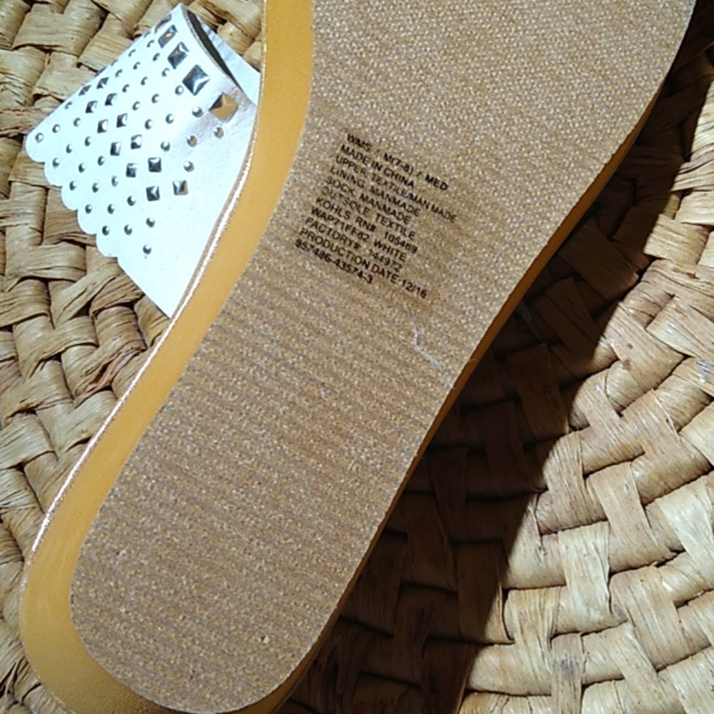 💰SOLD💰 Apt. 9 sandals - Picture 5 of 5